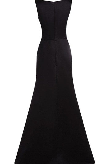 Saténové šaty s lodíkovým výstřihem a krátkými rukávy s korálkovou výšivkou