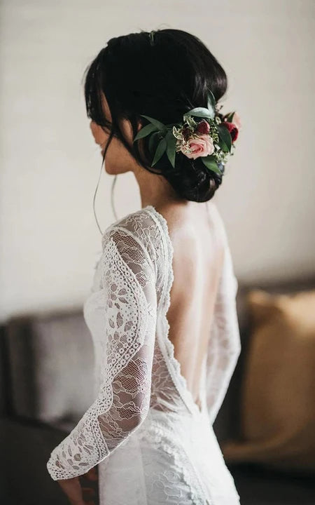 Abito da sposa a manica a maniche lunghe in pizzo bateau.