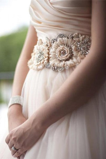 Sweetheart Strapless Flowers Beading Wedding Dress With Court Train