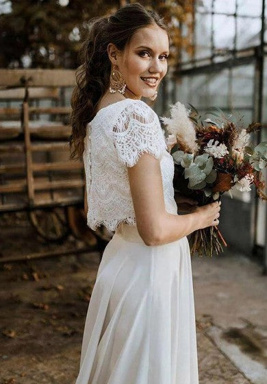 Satinado Bohemio de Bateau y encaje Dos piezas Vestido de novia de manga corta de dos piezas con pliegues
