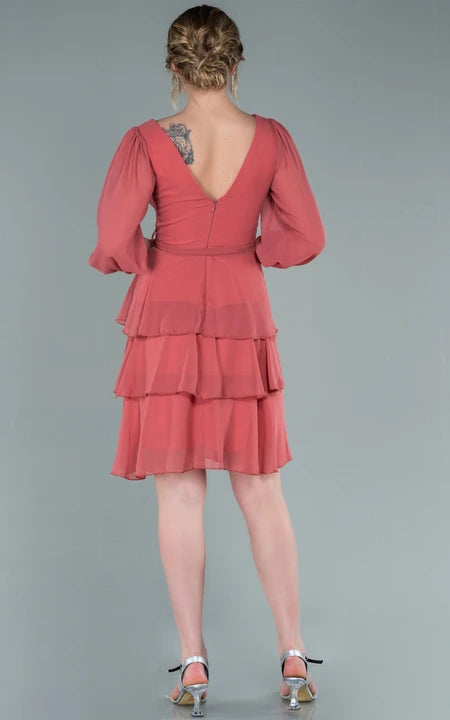 Roztomilé šaty na ples s dlouhým rukávem z šifonu, krátké, s vrstvenou sukní a výstřihem do V