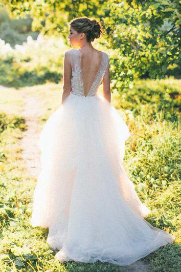 Illusion Scoop-Neck Sleeveless A-Line Tulle Wedding Dress With Appliques