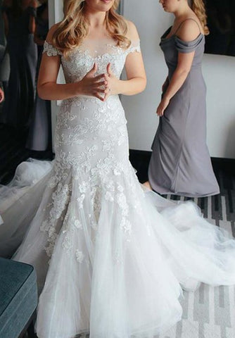 Off-the-shoulder Court Train Lace Tulle Wedding Dress with Appliques