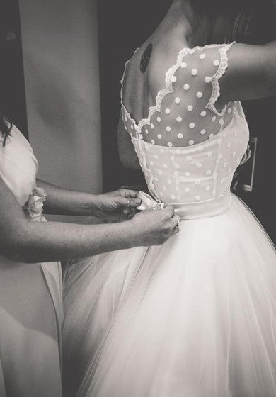 Vestido de encaje de tul de tul de la tul de la tul de la cinta de campana de campbón de campbón de mangas de mangas a