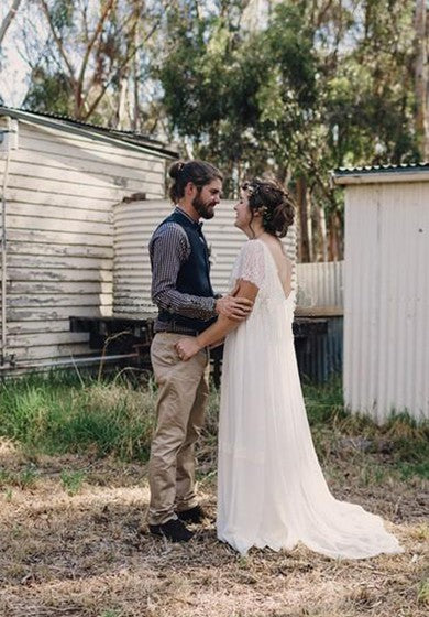 Bohemian Plus Size Spitzen-Brautkleid mit kurzen Ärmeln und offenem Rücken