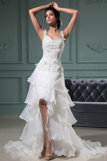 Vestido de novia de la parte frontal con volantes y correas de espagueti