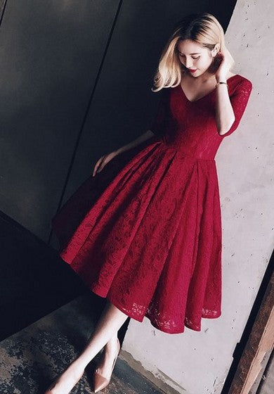 Bezauberndes knielanges Cocktailkleid aus Spitze in A-Linie mit V-Ausschnitt