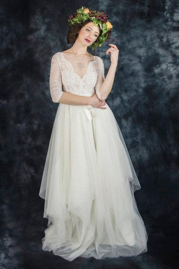 Robe vintage en tulle et dentelle à manches mi-longues et col en V avec nœud drapé