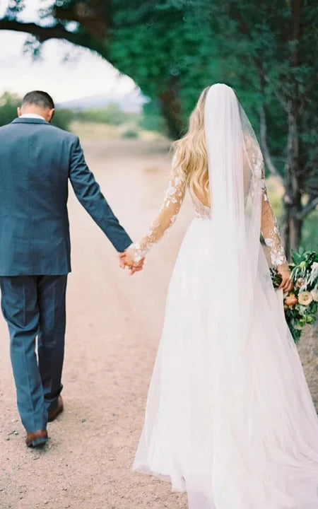 Robe de mariée en mousseline de soie à manches longues et dos en trou de serrure