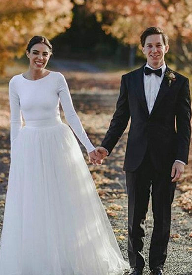 Schlichtes, langärmliges, elegantes, tailliertes Brautkleid aus Tüll aus Jersey