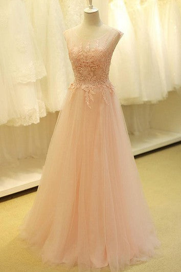 Robe trapèze en tulle à manches courtes et appliqués