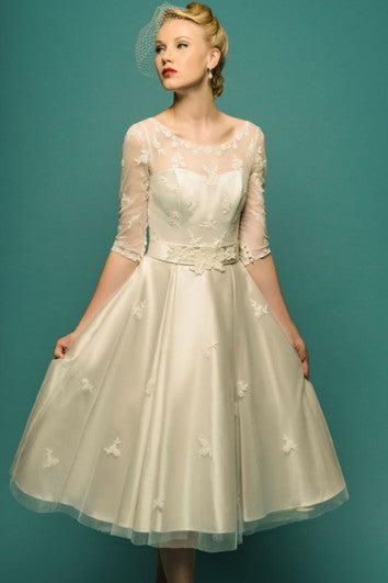 A-Line Tea-Length Illusion Sleeve Scoop Neck Appliqued Tulle Wedding Dress