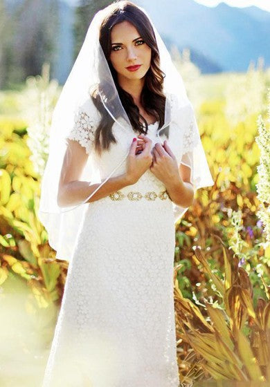 Paese vintage modesto abito da sposa in pizzo bohémien a maniche corte con cintura di perline