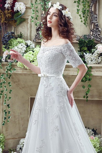 Elegant Off-the-shoulder Lace Appliques Wedding Dress Bowknot Lace-up