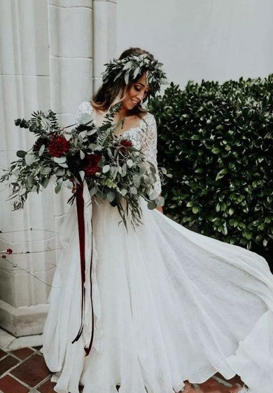 Robe de mariée en dentelle à deux pièces avec col en V et traîne longue au sol, manches 3-4 et dos illusion