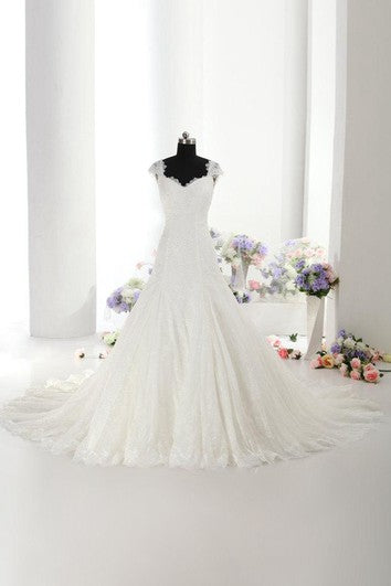 Šaty trumpetového střihu s krajkou a krátkými rukávy, se šněrováním na zádech