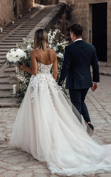 Sweetheart Flowy Empire A-Line Tulle Appliques Vestido de novia con tren de barrido