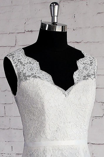 Šaty bez rukávů s výstřihem do V, áčkového střihu, krajkové s hlubokým výstřihem na zádech ve tvaru V