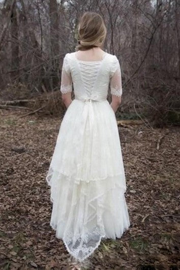 Robe de mariée modeste de style campagnard bohème en dentelle et tulle à col rond et manches courtes illusion