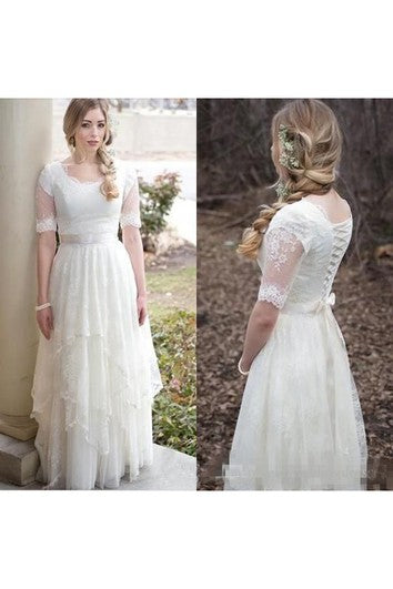 Robe de mariée modeste de style campagnard bohème en dentelle et tulle à col rond et manches courtes illusion