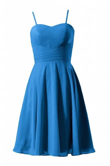 Šaty bez rukávů s tenkými ramínky, délka ke kolenům, plisované, z šifónu