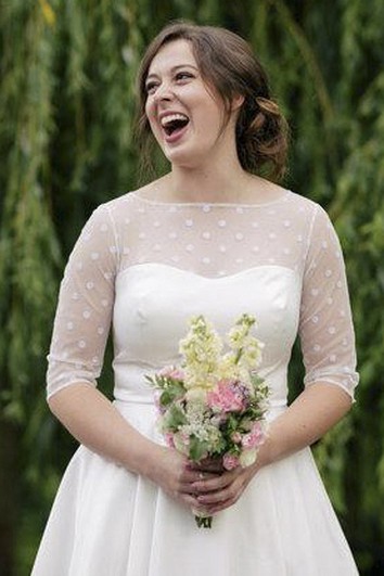 Vestido de satén de media manga hasta la rodilla con ojo de teclado