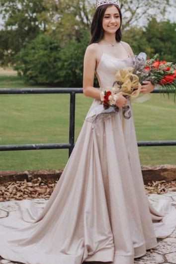 Moderní formální šaty bez rukávů s vlečkou, áčkovým střihem, saténové, se zavazováním vzadu a kapsami