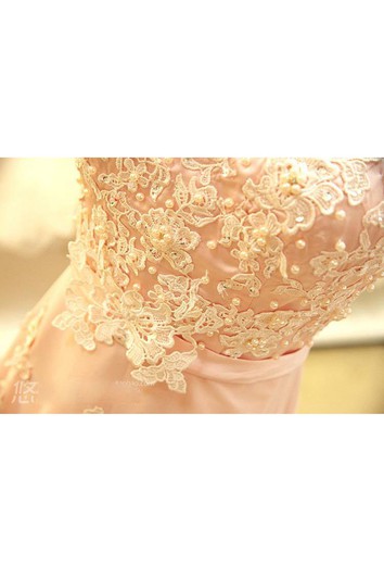 Šaty áčkového střihu bez rukávů z dlouhého šifónu s krajkovými aplikacemi