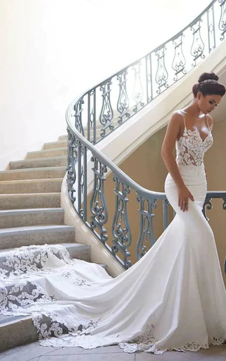 Robe de mariée sirène sexy en mousseline de soie et dentelle spaghetti avec traîne chapelle
