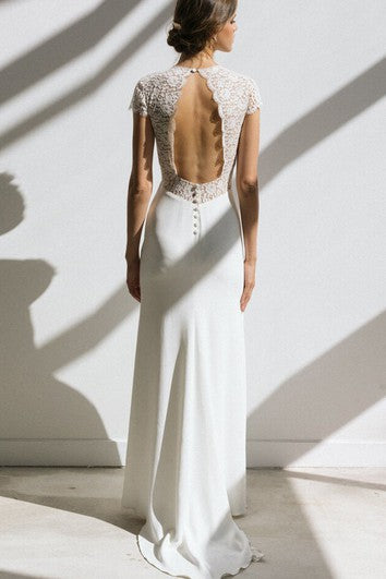 Robe de mariée décontractée à col en V, fourreau, longueur au sol, traîne à balayage, manches courtes, avec dentelle