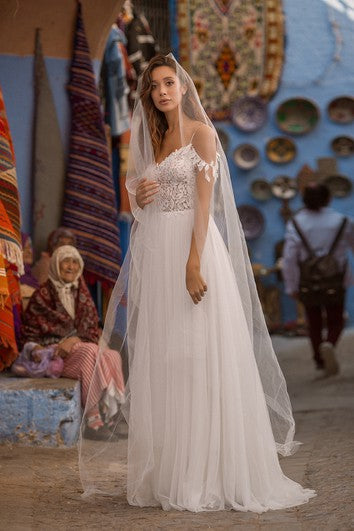 Abito da sposa sexy di tulle sexy etereo a V-The Shoulder con dettagli in pizzo in cima