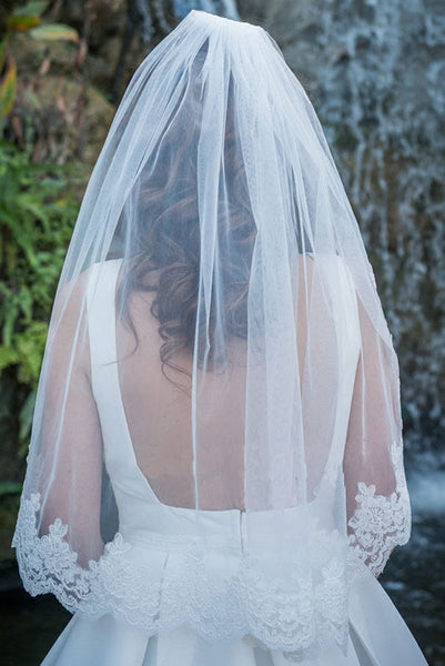 Single Layer Soft Short Bridal Veil With Lace Trim