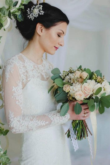 Vestido de boda de tobillo con vaina dividida con aplicaciones de encaje de ilusión