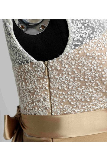 Robe de maternité en jersey à manches courtes et col bateau en dentelle