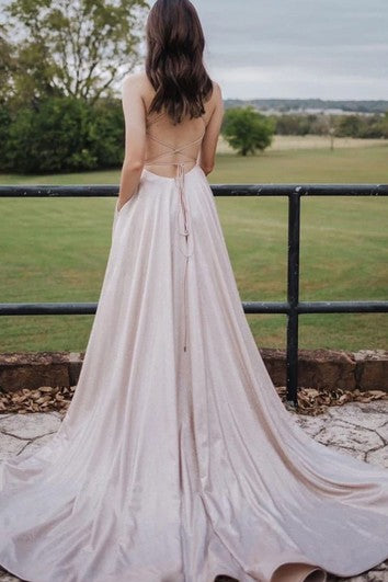 Moderní formální šaty bez rukávů s vlečkou, áčkovým střihem, saténové, se zavazováním vzadu a kapsami