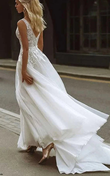 Sleeveless Notched A-line Applique Wedding Dress