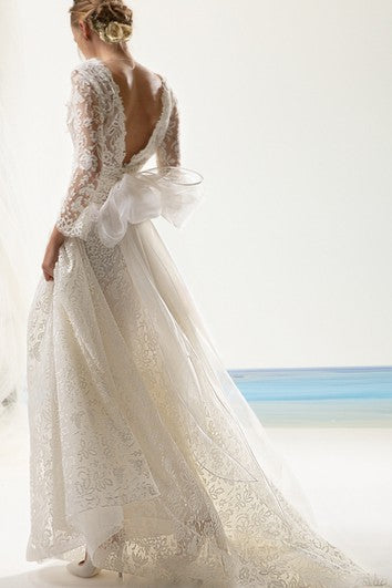 Svatební šaty Casual Illusion s výstřihem do V, áčkovým střihem, krajkou, vlečkou, dlouhým rukávem a mašlí
