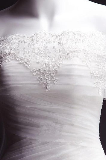 Abito di tulle da sirena fuori dalla spalla