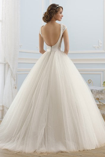 Ball Gown Long V-Neck Short-Sleeve Backless Tulle Dress With Beading