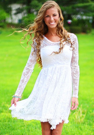 Vestido de novia de rodilla de encaje de mangas largas clásicas con cuentas