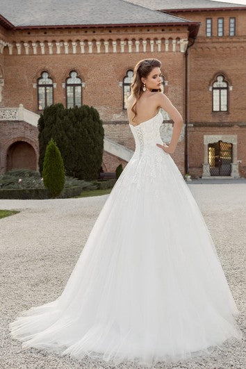 Floor-length Sweetheart Appliques Lace-up Tulle Dress