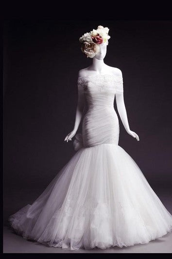 Abito di tulle da sirena fuori dalla spalla