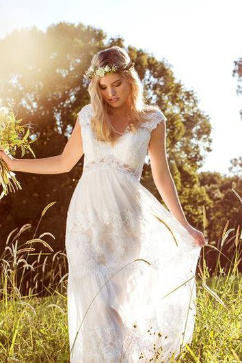 Robe de mariée à col en V et manches longues avec appliques en dentelle et tulle